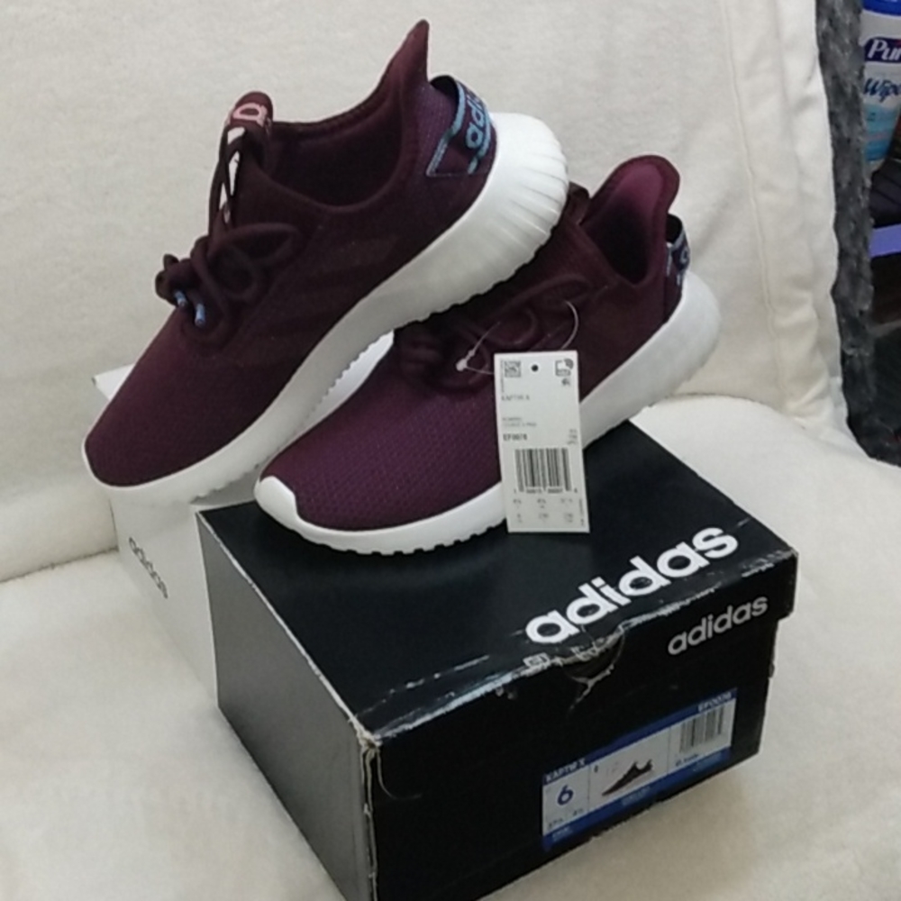 brand new Adidas still in box. Size 6